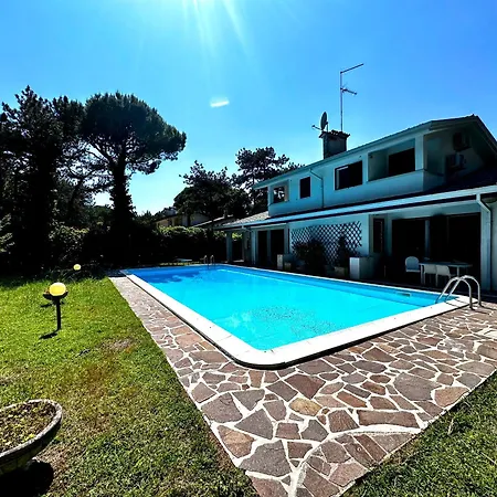 Villa By The Sea And Pool